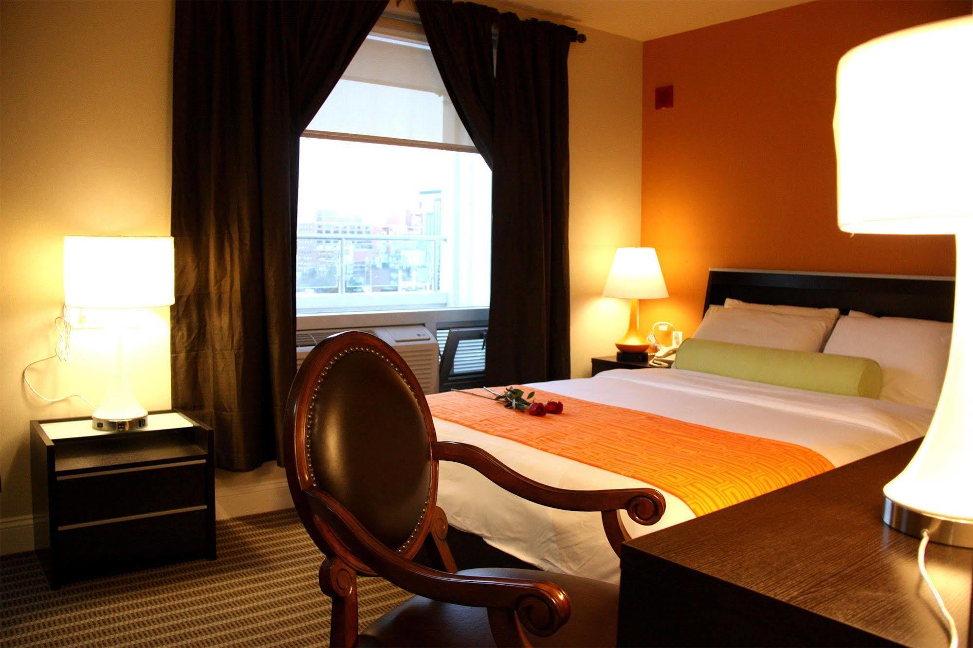 Howard Johnson By Wyndham Long Island City New York
